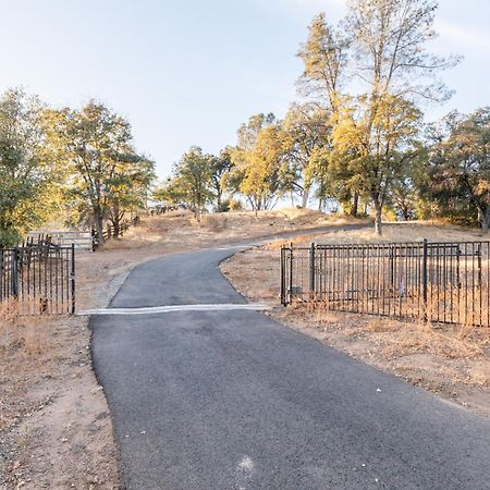 Rolling Oaks Ranch - 200 Acres Of Lakeside Beauty & Countryside Serenity Mariposa Ngoại thất bức ảnh
