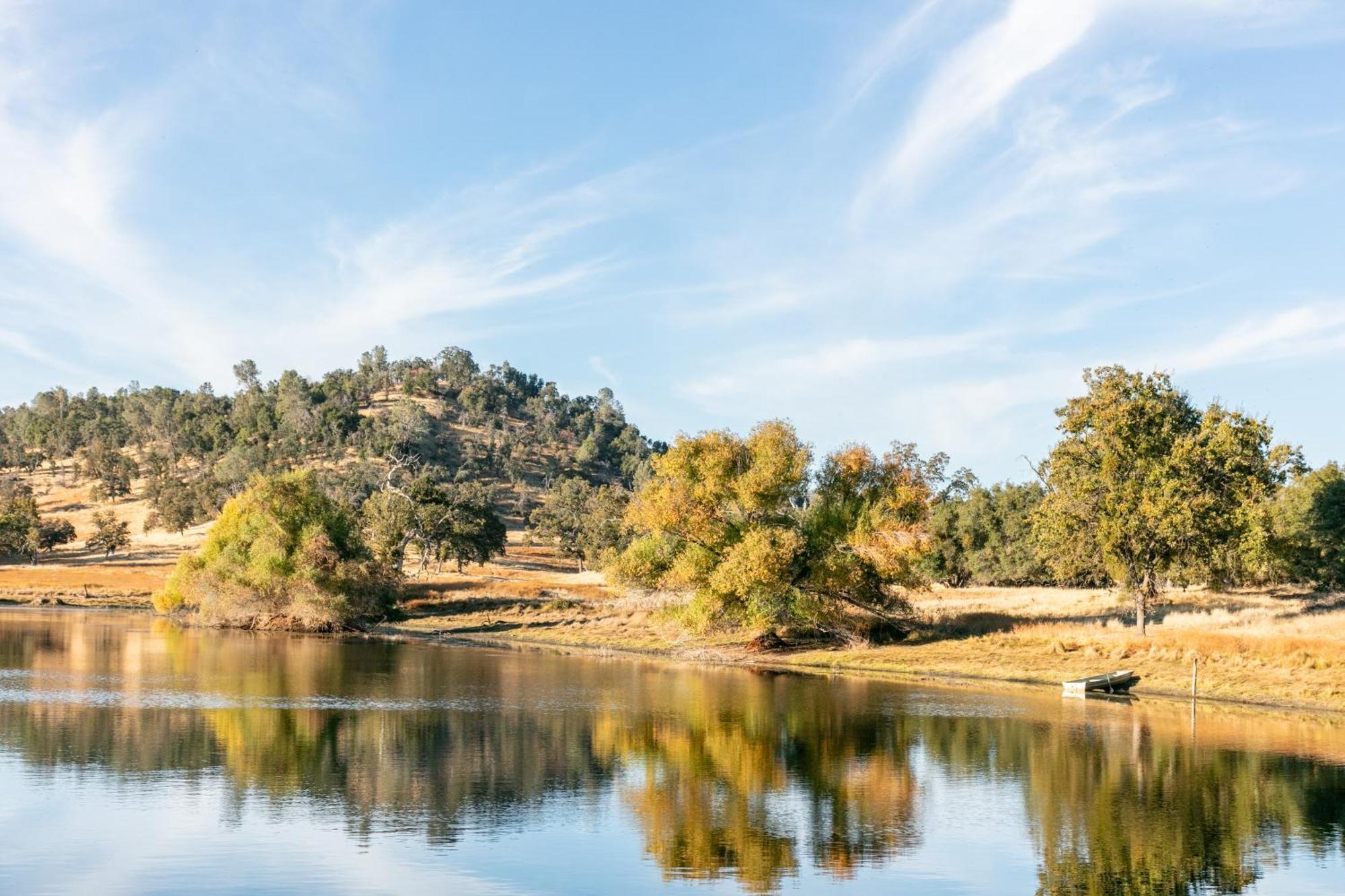 Rolling Oaks Ranch - 200 Acres Of Lakeside Beauty & Countryside Serenity Mariposa Ngoại thất bức ảnh