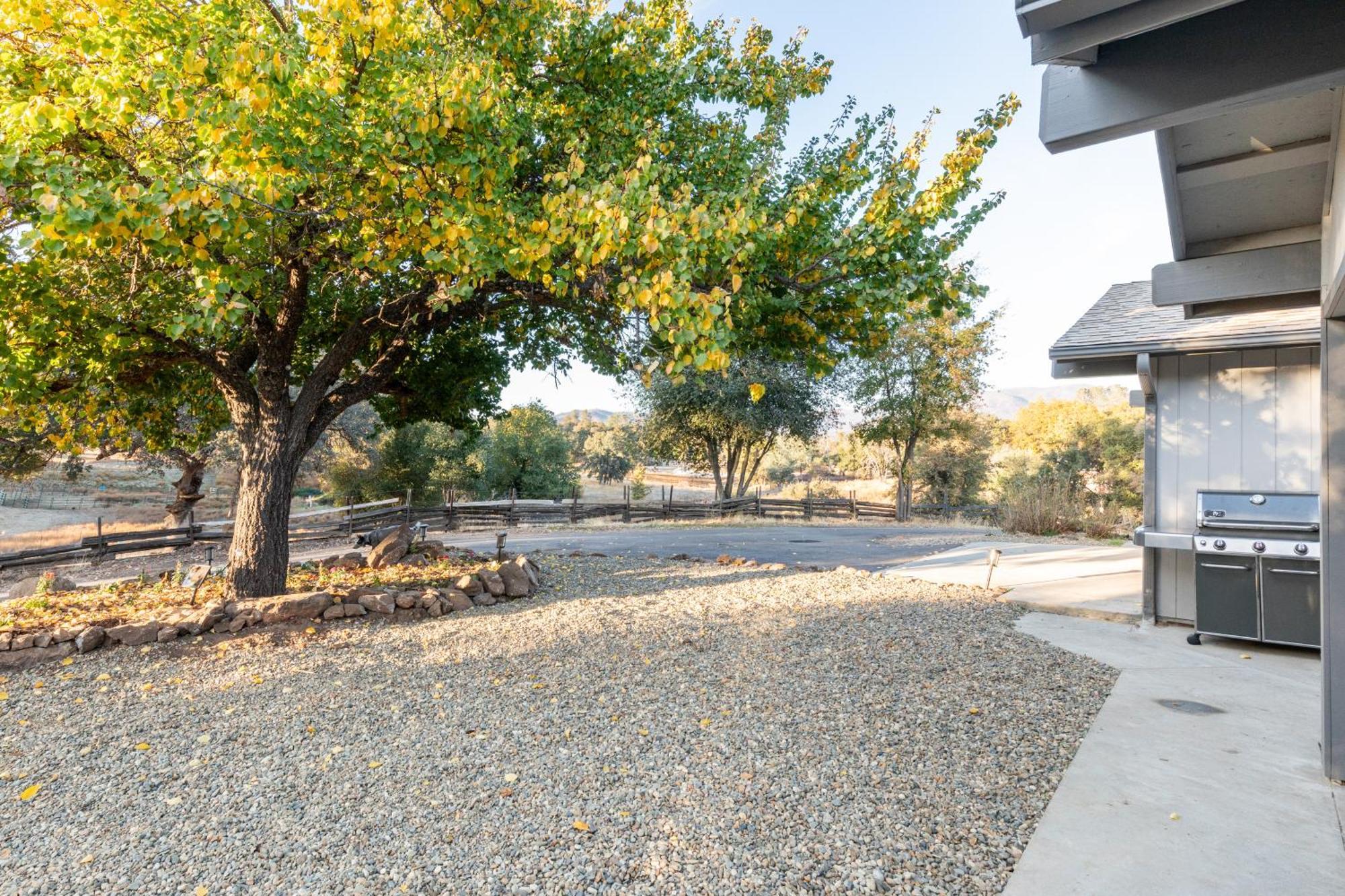 Rolling Oaks Ranch - 200 Acres Of Lakeside Beauty & Countryside Serenity Mariposa Ngoại thất bức ảnh